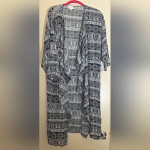 LuLaRoe Black and Gray Patterned Kimono